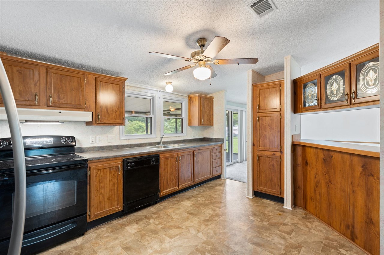 huge kitchen large kitchen with plenty of storage.